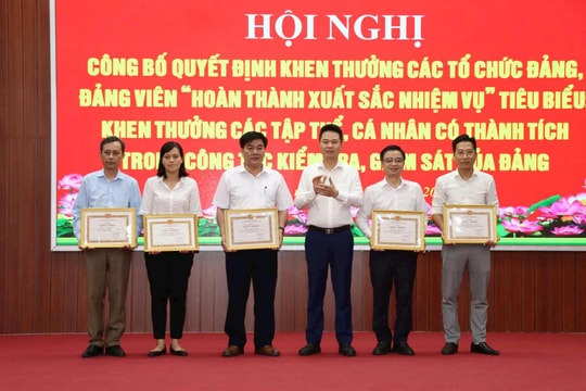 Huyện ủy Phú Xuyên kết nạp được hơn 1.000 đảng viên mới