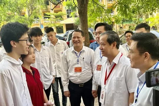 Bộ trưởng Nguyễn Kim Sơn chúc thí sinh cả nước "vượt vũ môn" thành công