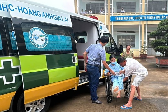 Những thí sinh “đặc biệt” được hỗ trợ đến điểm thi bằng xe cứu thương