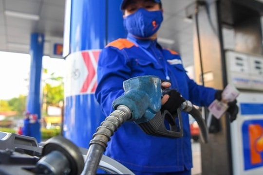 Giá xăng dầu tăng phiên thứ 5 liên tiếp, RON 95 vượt mốc 21.500 đồng/lít