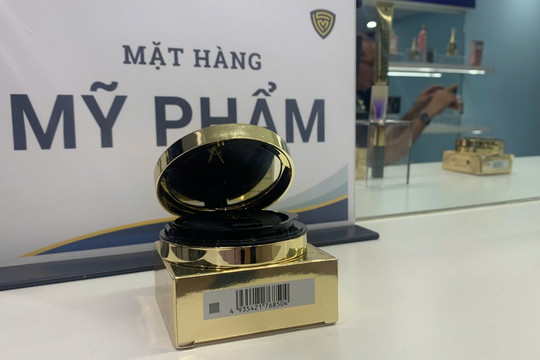 Trưng bày hơn 300 sản phẩm để nhận diện hàng giả, gian lận thương mại
