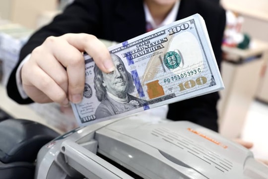 Tỷ giá USD tăng mạnh trên thị trường tự do