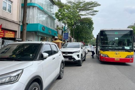 Chỗ đỗ xe - thách thức nan giải tại trung tâm đô thị lớn