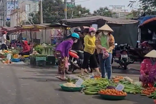 TP Hồ Chí Minh Chợ tự phát thiếu an toàn, khó kiểm soát
