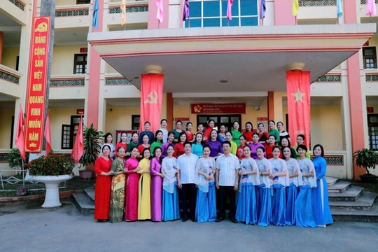 Hội LHPN xã Hương Sơn (Mỹ Đức) kỷ niệm ngày Gia đình và trao mái ấm tình thương cho hội viên