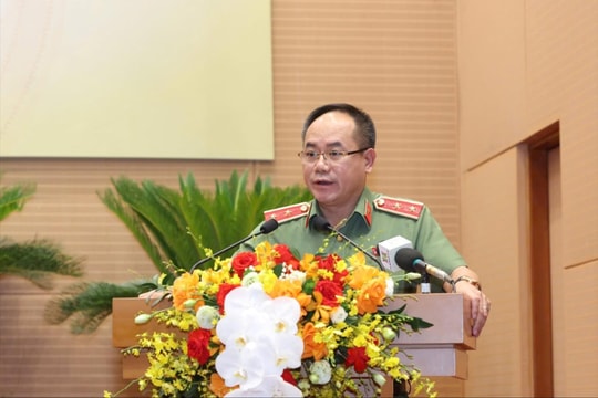Vụ đốt tài liệu cạnh trụ sở UBND phường Cổ Nhuế 2: Là giấy tờ bỏ đi, không còn giá trị sử dụng