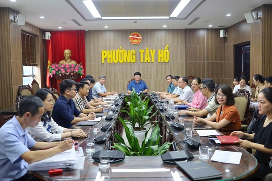 Tây Hồ: Trang hoàng đường phố, sẵn sàng vận hành chính quyền hai cấp