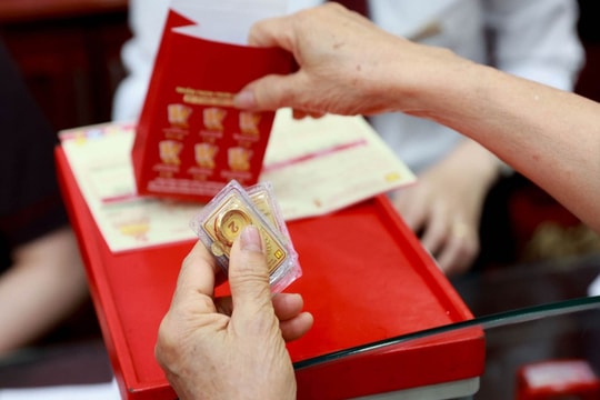 Giá vàng đồng loạt giảm sâu