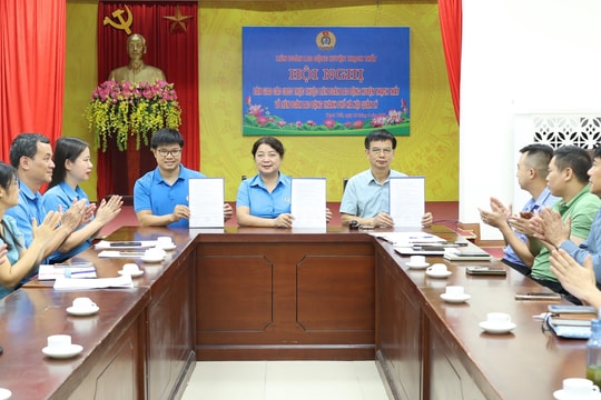 Bàn giao 97 Công đoàn cơ sở tại huyện Thạch Thất về LĐLĐ thành phố Hà Nội