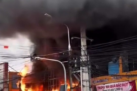 Điều tra nguyên nhân vụ cháy siêu thị Điện máy Xanh tại Đồng Nai