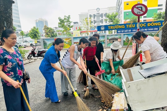 Phường Kim Liên (mới) ra quân tổng vệ sinh môi trường chào mừng ngày hội lớn