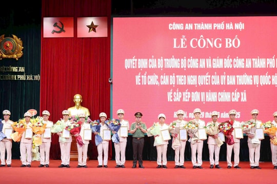 Hà Nội công bố tổ chức, cán bộ Công an 126 xã, phường