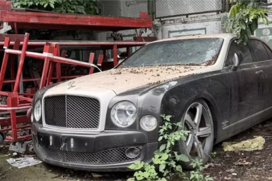 Những chiếc xe sang Bentley bị "bỏ rơi" tại Việt Nam