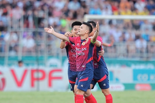Công an Hà Nội vùi dập Sông Lam Nghệ An 5-0 trong trận chung kết Cúp Quốc gia 2024-2025