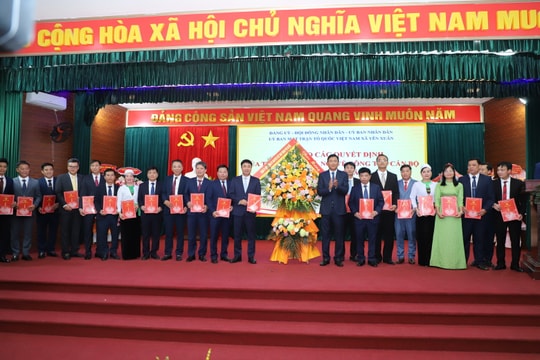 Công bố quyết định thành lập xã Yên Xuân và các quyết định về công tác cán bộ
