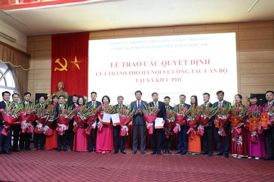 Công bố các quyết định về tổ chức bộ máy và nhân sự xã Kiều Phú