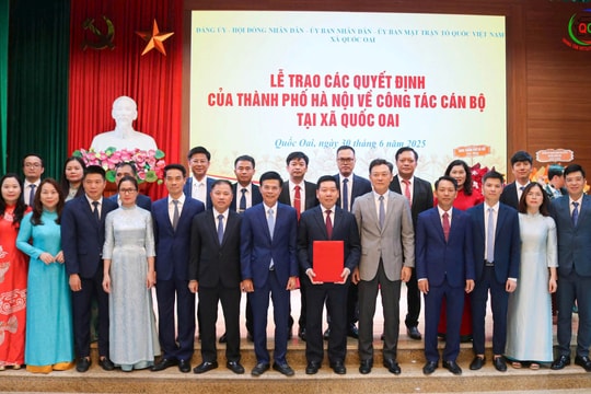 Trao Quyết định nhân sự chủ chốt cho xã Quốc Oai
