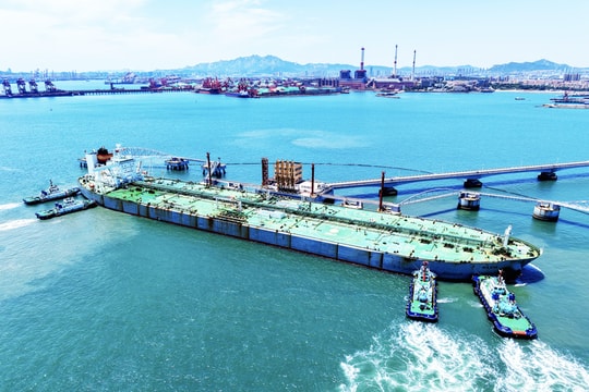 Triển vọng kinh tế toàn cầu 6 tháng cuối năm 2025: Tăng trưởng mong manh trong sóng gió