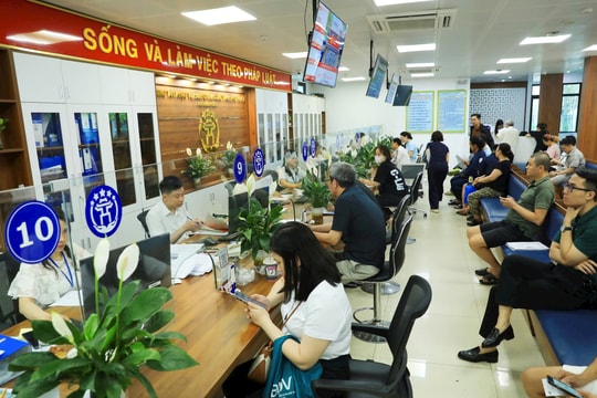 Hà Nội đổi mới giải quyết thủ tục hành chính để vận hành chính quyền địa phương hai cấp
