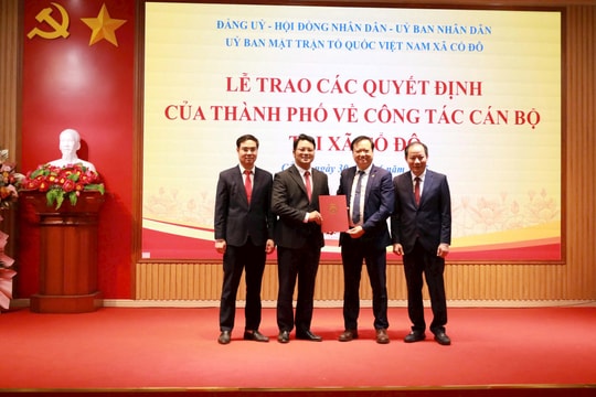 Xã Cổ Đô công bố các quyết định nhân sự quan trọng