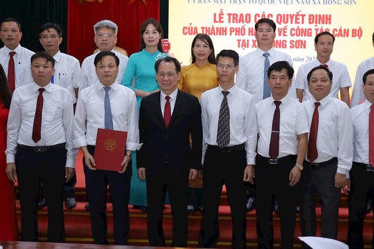 Công bố thành lập và chức danh cán bộ xã Hồng Sơn