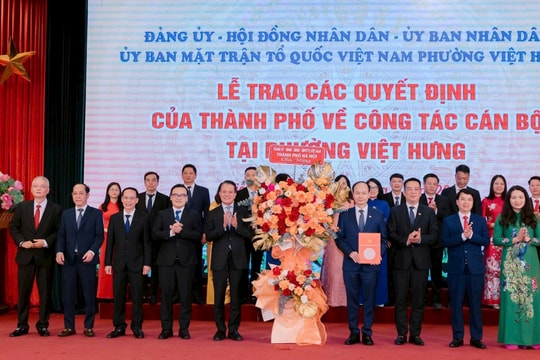 Hà Nội: Trao quyết định thành lập phường Việt Hưng mới