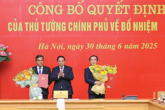 Thủ tướng Phạm Minh Chính trao quyết định bổ nhiệm 2 Bí thư Tỉnh ủy làm cán bộ cấp Thứ trưởng