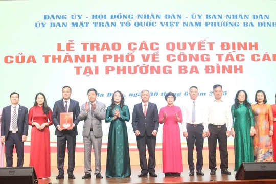 Hà Nội Trao quyết định công tác cán bộ phường Ba Đình, Ngọc Hà, Giảng Võ