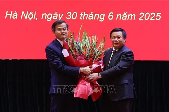 Đồng chí Đoàn Minh Huấn giữ chức Phó Giám đốc Thường trực Học viện Chính trị quốc gia Hồ Chí Minh