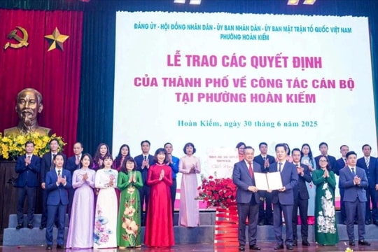 Đồng chí Vũ Đăng Định là Bí thư Đảng ủy, Chủ tịch HĐND phường Hoàn Kiếm