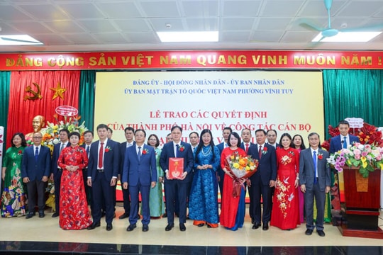 Đồng chí Nguyễn Quang Trung là Bí thư Đảng ủy, Chủ tịch HĐND phường Vĩnh Tuy