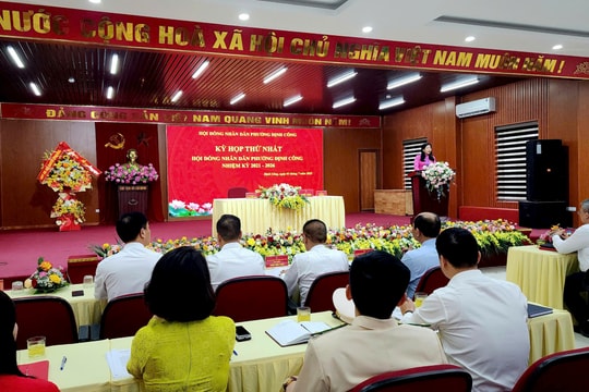 Hội đồng nhân dân phường Định Công họp phiên thứ nhất sau sáp nhập