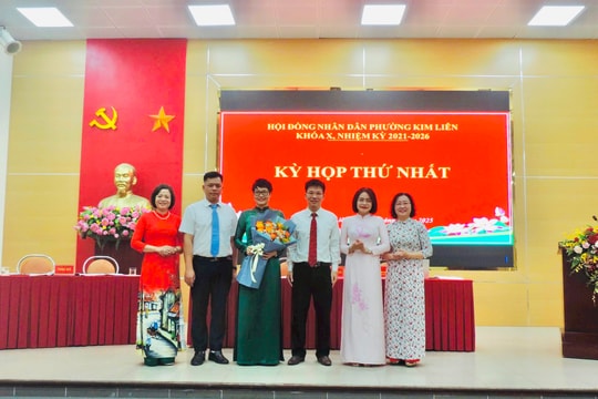 Bộ máy hành chính phường Kim Liên vận hành ngay trong ngày đầu