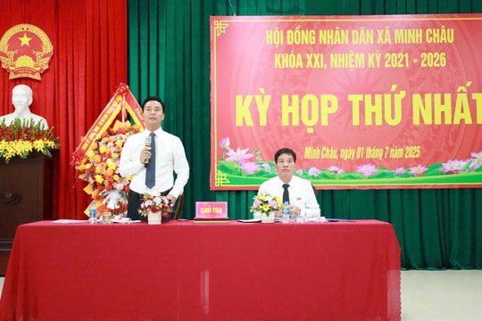 Kỳ họp thứ nhất HĐND xã đảo Minh Châu thành công tốt đẹp
