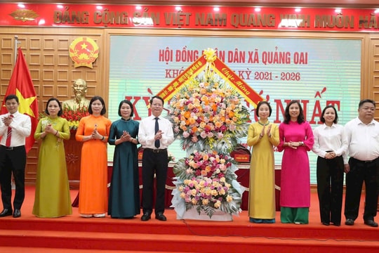 Phó Chủ tịch HĐND thành phố Hà Nội Phạm Thị Thanh Mai dự kỳ họp thứ nhất HĐND xã Quảng Oai