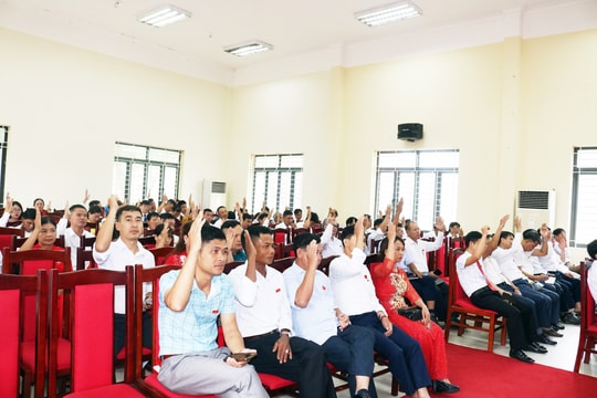HĐND xã Hòa Phú họp kỳ đầu tiên, hoàn thiện bộ máy chính quyền mới