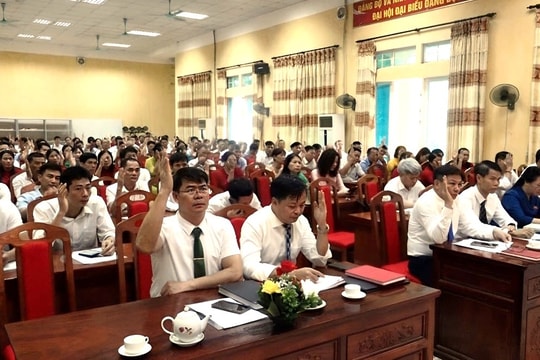 HĐND xã Hồng Sơn họp kỳ đầu tiên, vận hành chính quyền mới