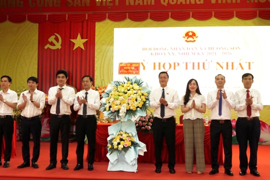 HĐND xã Hương Sơn kiện toàn bộ máy chính quyền