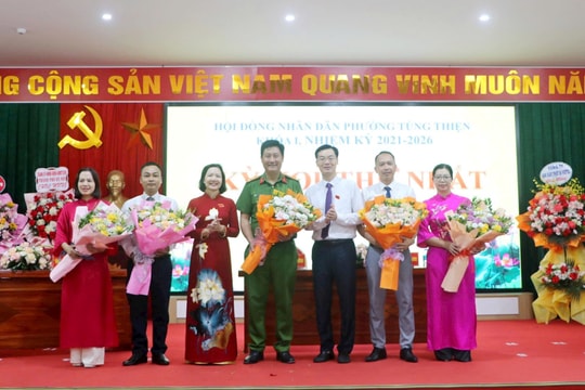 100% đại biểu HĐND phường Tùng Thiện biểu quyết thống nhất thông qua nội dung kỳ họp