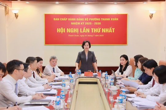 Cán bộ phường Thanh Xuân thực hiện mô hình chính quyền hai cấp với tinh thần trách nhiệm cao