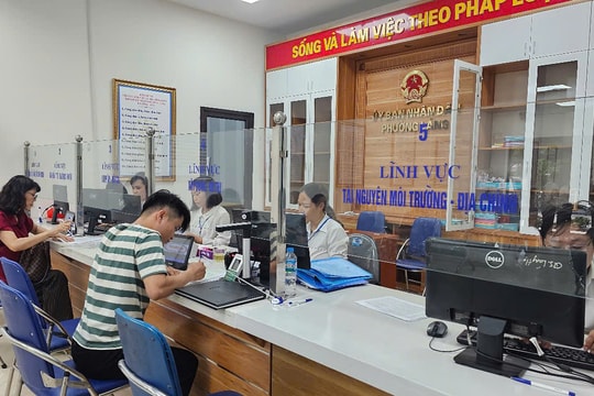 Tại phường Láng: Người dân ghi nhận thủ tục hành chính được giải quyết nhanh gon