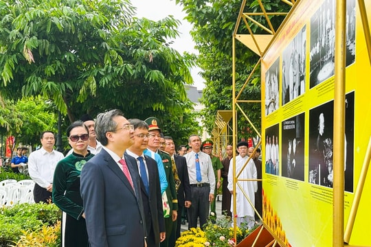 Trưng bày 100 hình ảnh, tư liệu quý giá về Tổng Bí thư Nguyễn Văn Linh