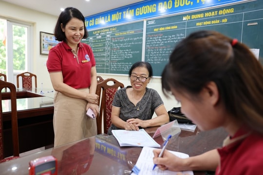 Phụ huynh bắt đầu đăng ký tuyển sinh trực tuyến cho con vào lớp 1