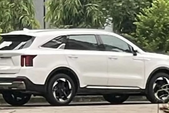Kia Sorento 2025 lộ diện không che tại Việt Nam