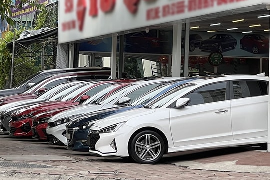 Thị trường ô tô cũ “ngủ đông”, nhiều showroom cắt lỗ vẫn khó bán hàng