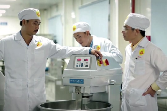 “Dịu dàng màu nắng” tập 21: Tuyết gây rối, Phong vạch mặt Thành trước toàn công ty