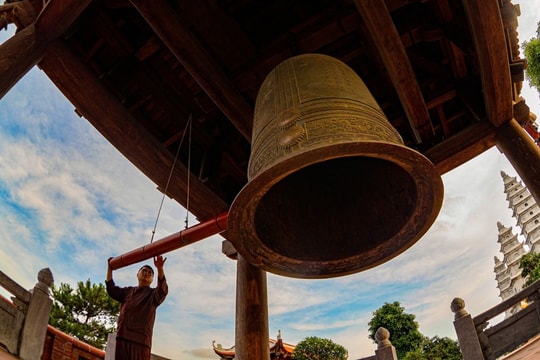Nhiều ngôi chùa đồng loạt cử chuông cầu quốc thái dân an sáng ngày 1/7