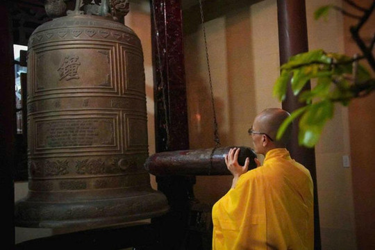 Sáng nay, hàng nghìn ngôi chùa thỉnh chuông và cầu nguyện Quốc thái dân an