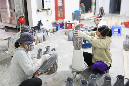 Bát Tràng huy động mọi nguồn lực để phát triển kinh tế