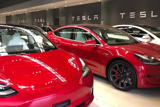 Doanh số xe điện Tesla tiếp tục lao dốc